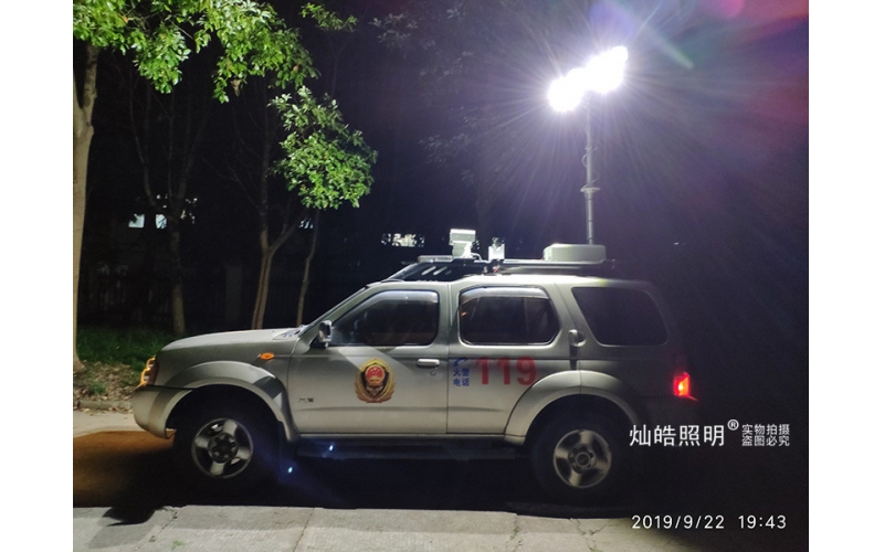 現(xiàn)場勘察車配備車載升降照明燈，提升夜間勘察效率